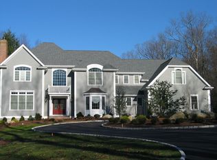 10 Buck Trl, Sandy Hook, CT 06482