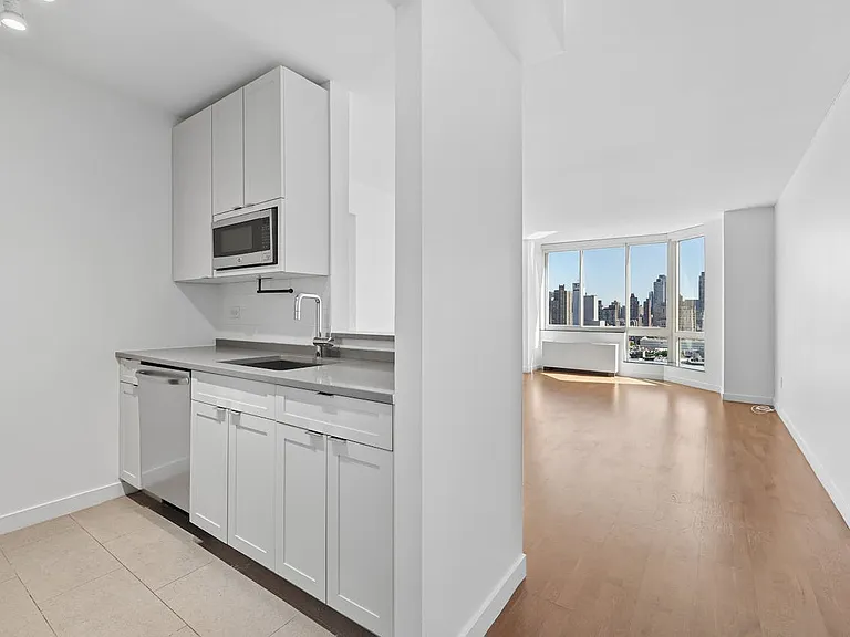 420 W 42nd St #27D — Photo 6