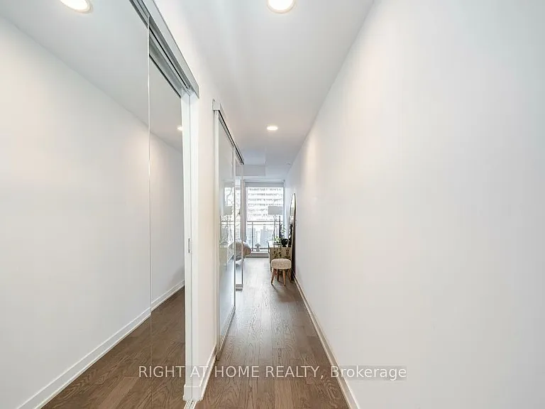 17 Dundonald St #403 — Photo 23