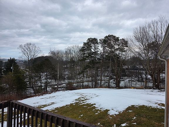 5th image of 249 Sherry Dr