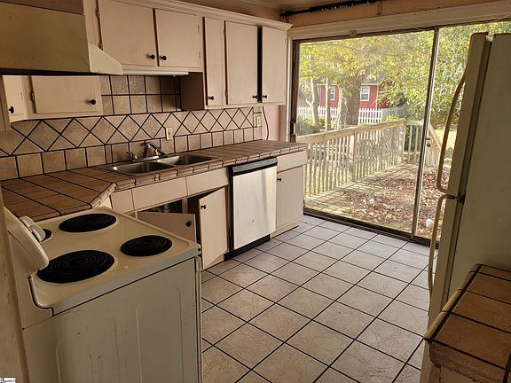 2nd image of 208 Iselin St