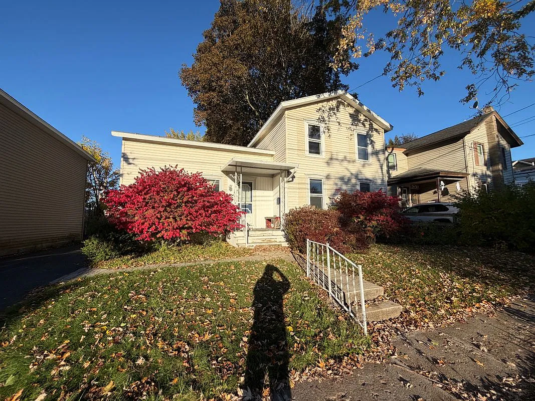 4 bed, 1.5 bath, 1444 sqft, $3,095 — Photo 1