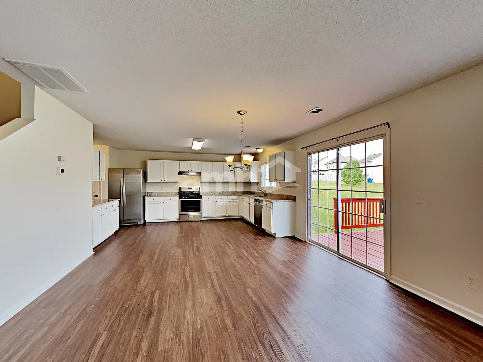 3 bed, 2.5 bath, 2208 sqft, $2,350 — Photo 4