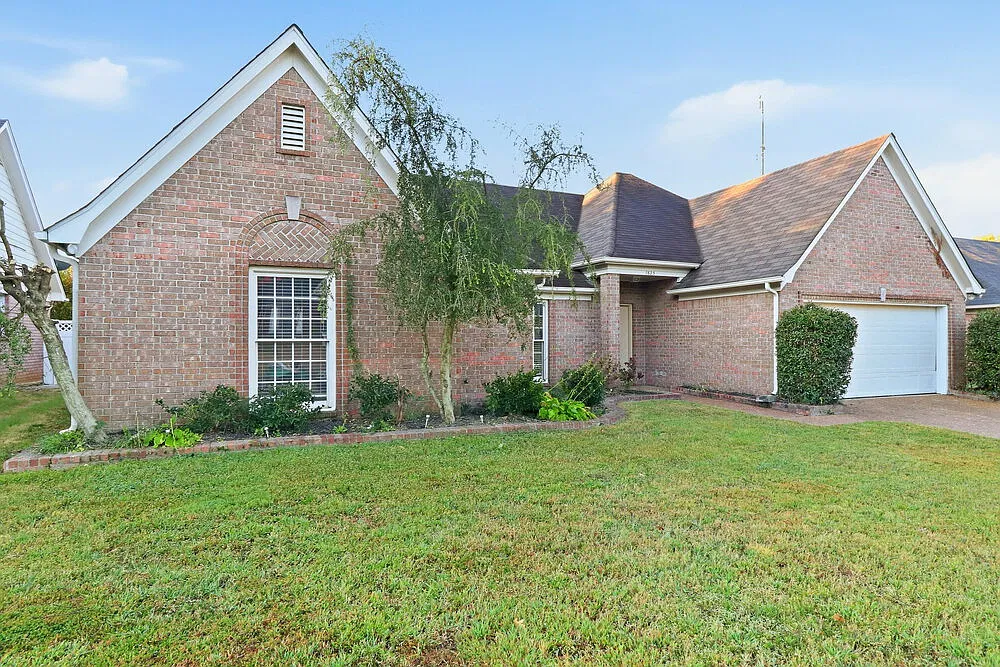 4 bed, 2.0 bath, 2175 sqft, $2,170 — Photo 3