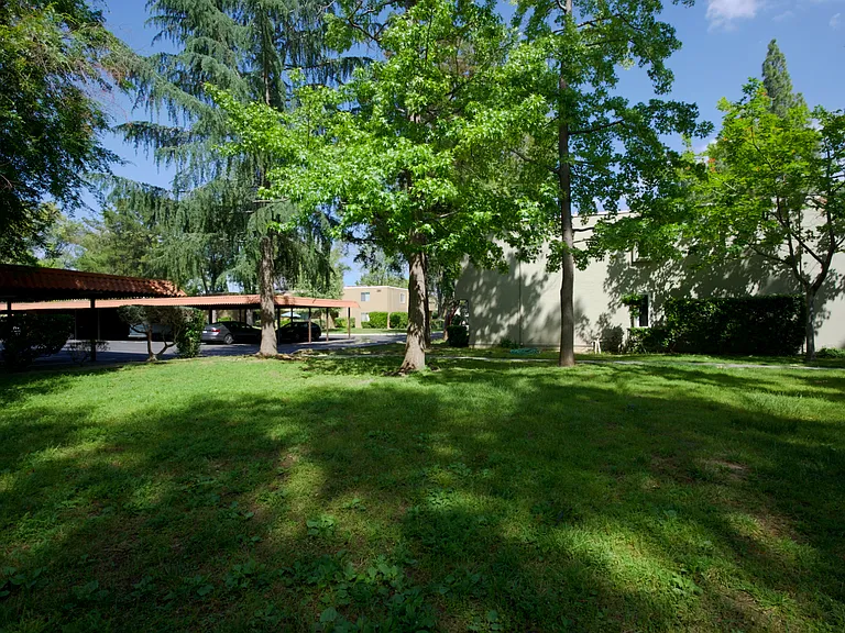 282 Tradewinds Dr — Photo 18