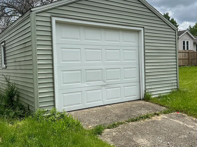 1701 E Donald St — Photo 4