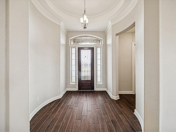 5th image of 2030 Edgemont Pl