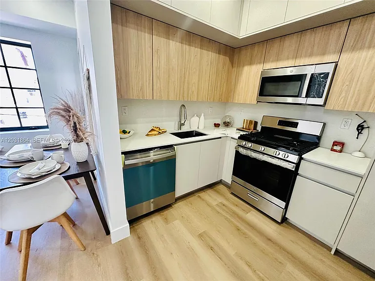 1619 Jefferson Ave #107 — Photo 4