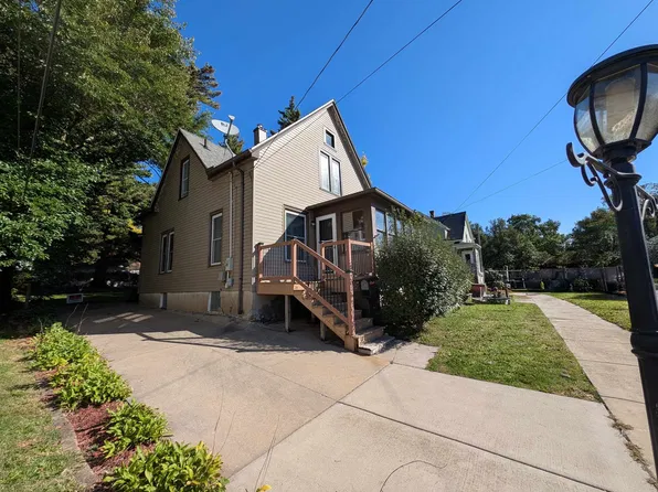 2016 Hutchins Ave, Rockford, IL 61104