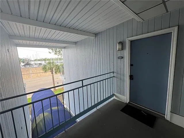 318 Lake Marina Ave #305 — Photo 2