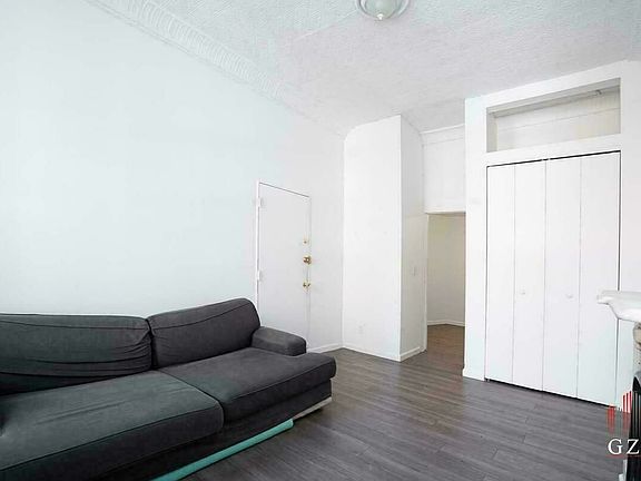 3rd image of 421 E 117th St #2