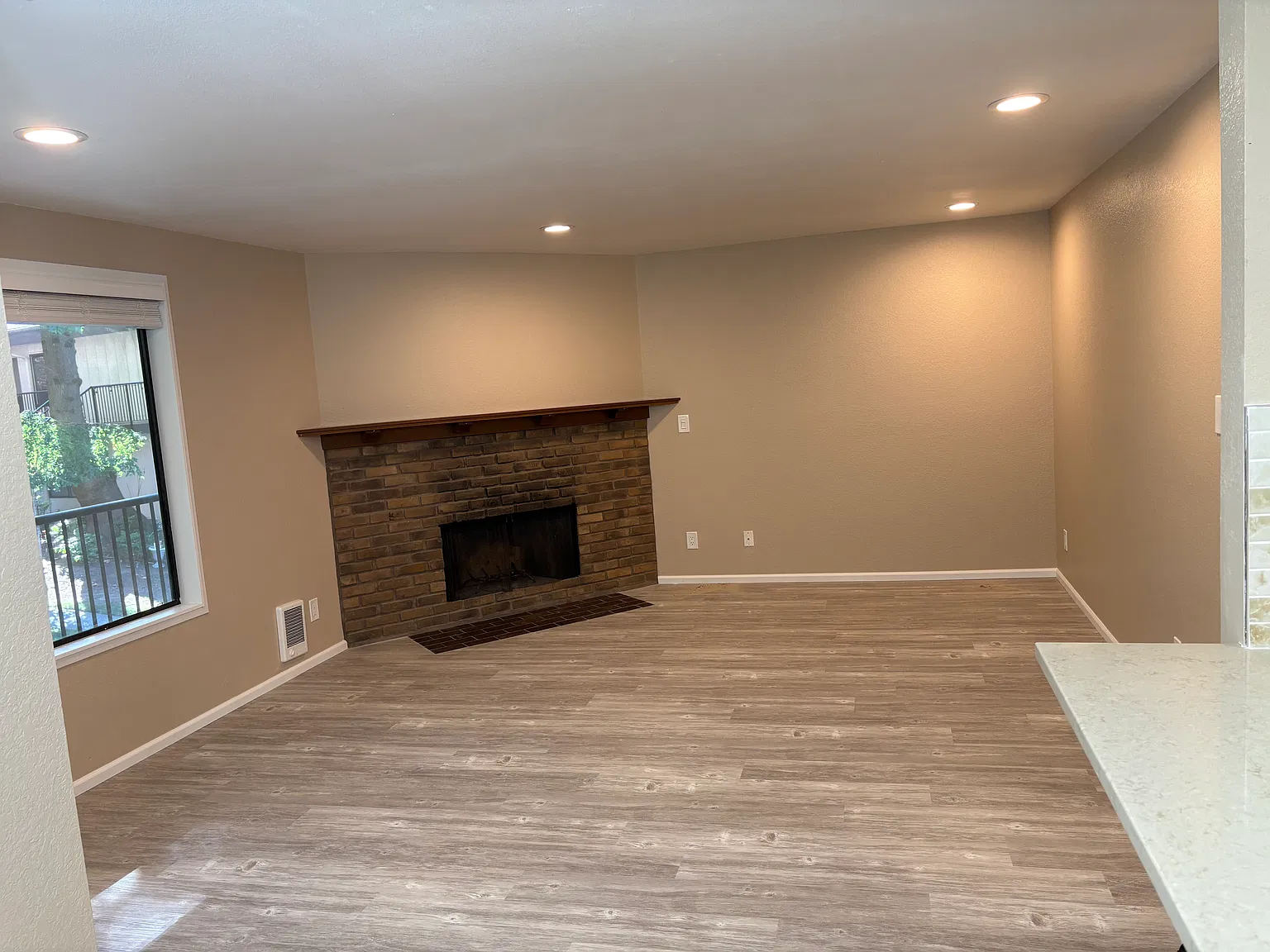 3 bed, 1145 sqft, $2,600 — Photo 3