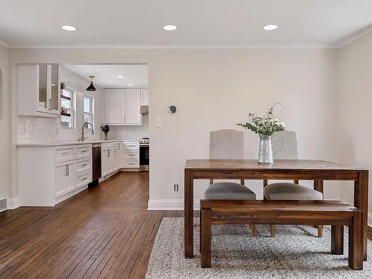 314 12th Ave NE — Photo 58