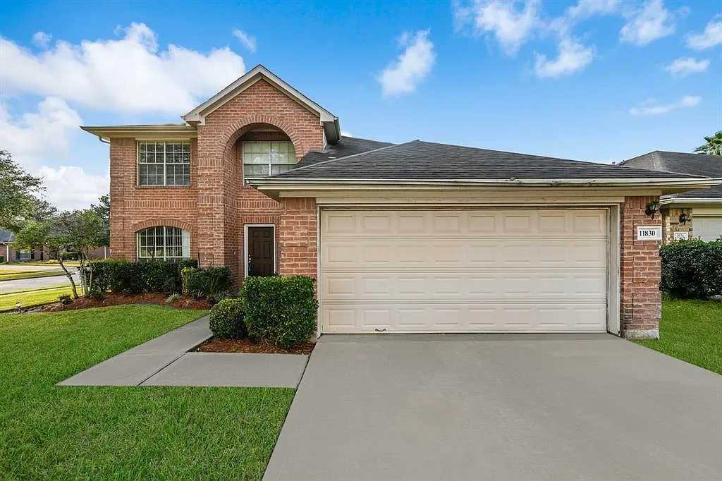 4 bed, 2.5 bath, 2116 sqft, $2,350 — Photo 3