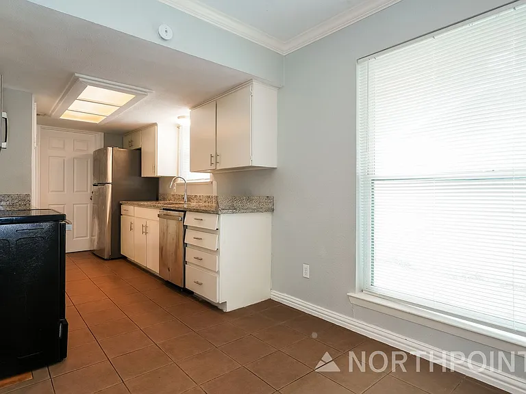 3426 Hacienda Dr — Photo 5