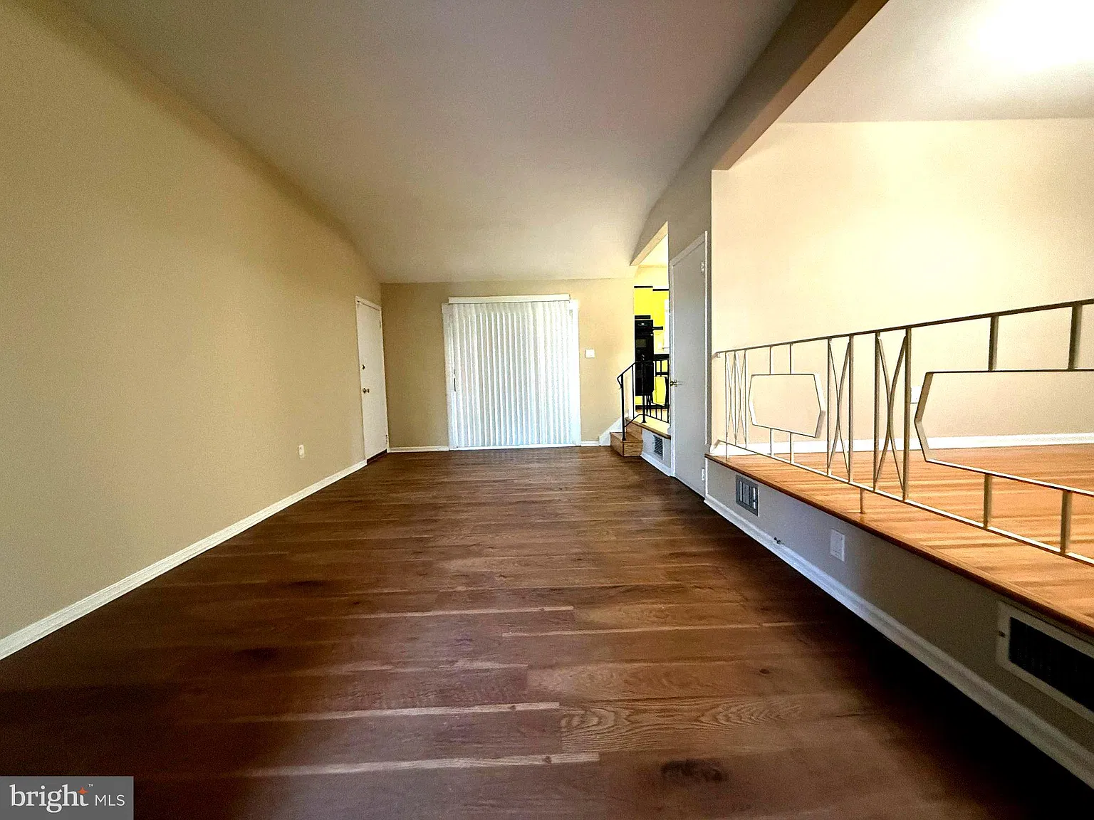 3 bed, 2.0 bath, 1794 sqft, $3,000 — Photo 2