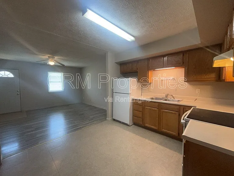 1912 N Apperson Way — Photo 6