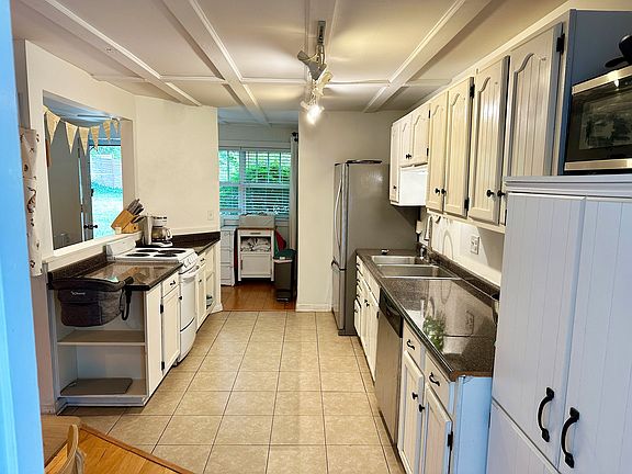3rd image of 304 E Brow Rd