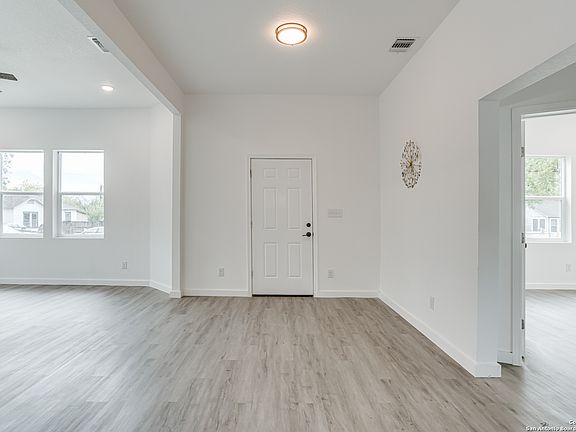 5th image of 1421 SANTA BARBARA