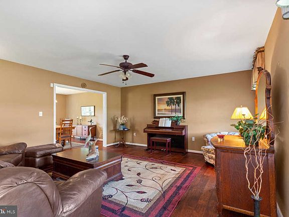 5th image of 124 Brooke Ln