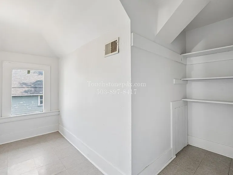 4315-4317 N Gantenbein Ave — Photo 30