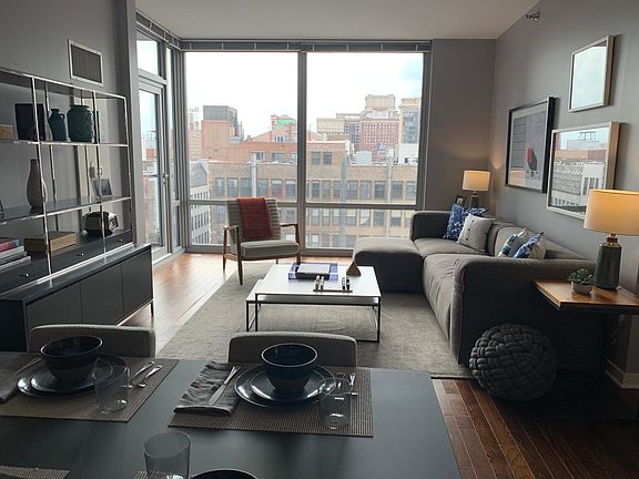4th image of 705 S Clark St #1001