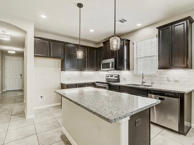 356 Quarry Ln — Photo 7