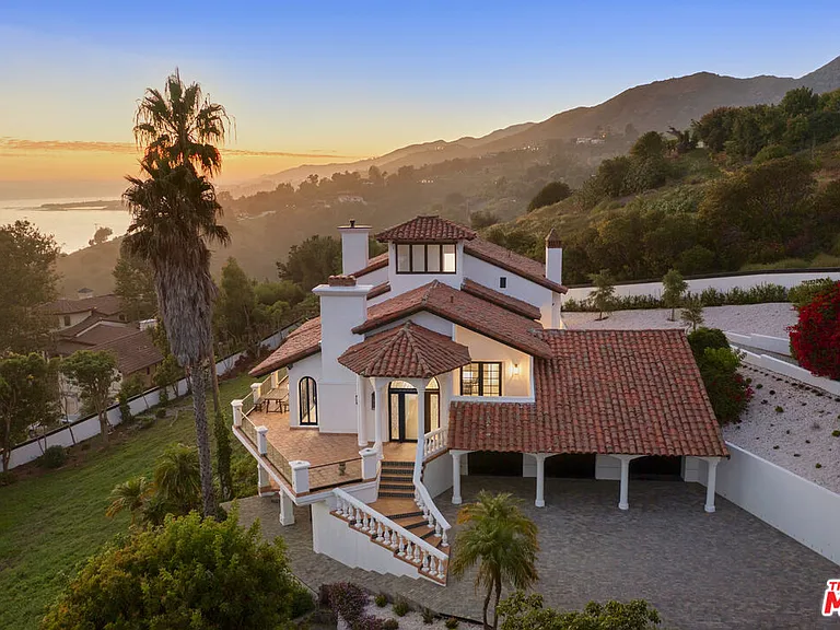 3909 Villa Costera — Photo 1