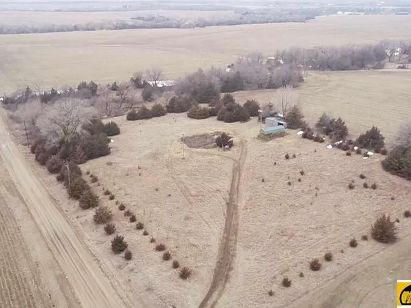 2044 W Lilac Rd, Beatrice, NE 68310