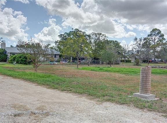 3rd image of 133 Colorado Cir