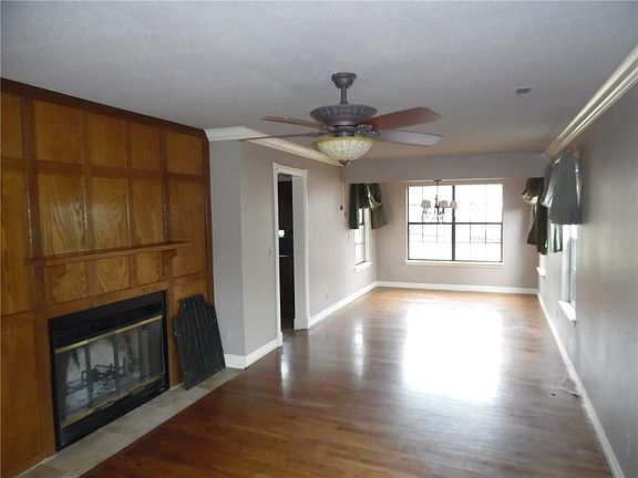 2nd image of 2404 E Bristol Pl