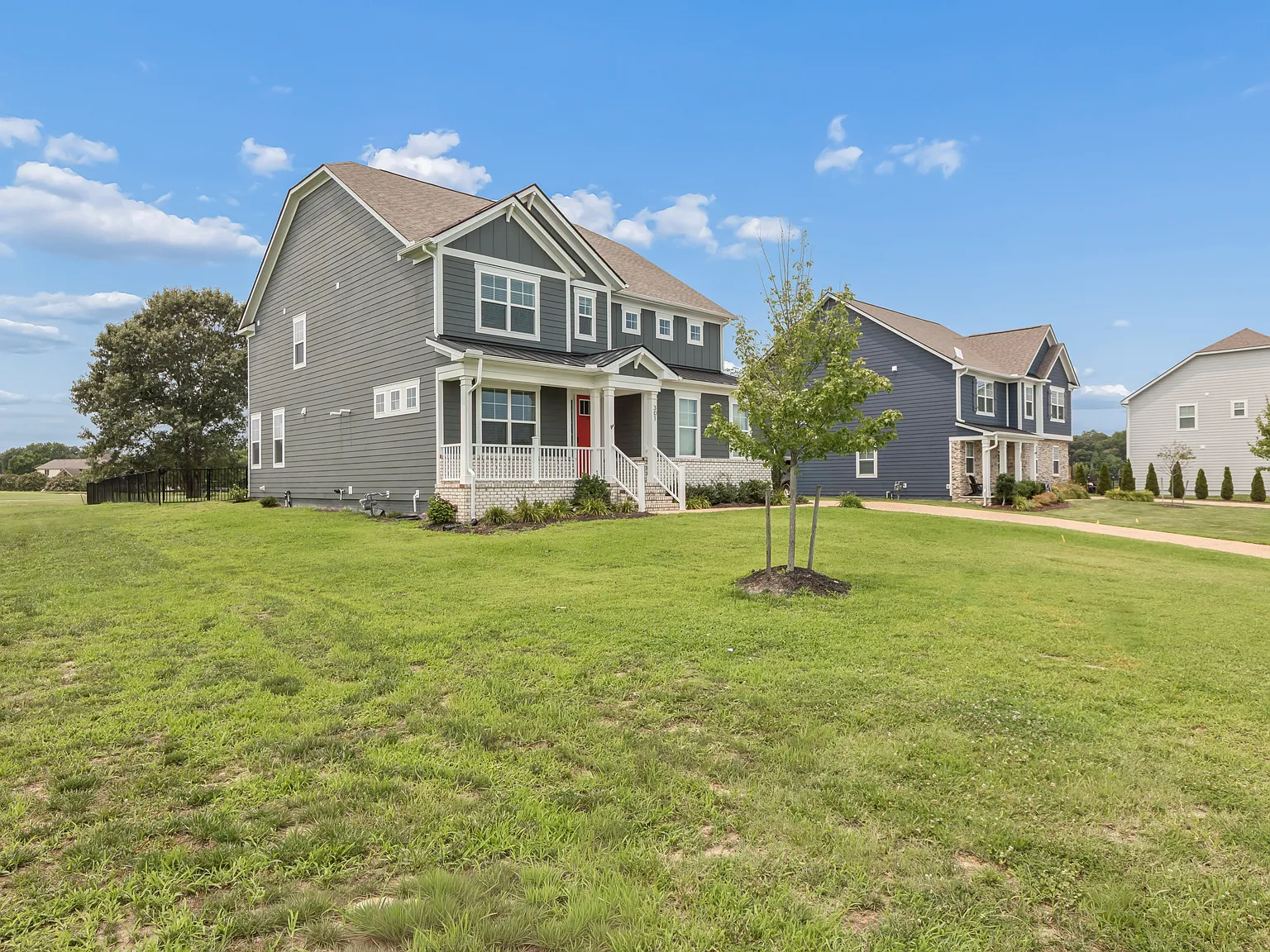 5 bed, 4279 sqft, $4,500 — Photo 3