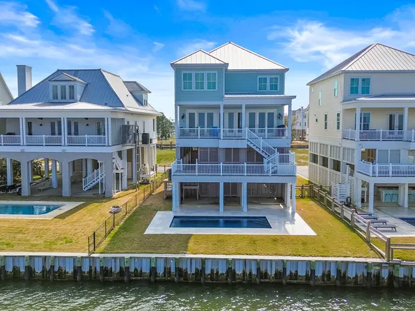 619 Sandy Hook Dr, Pass Christian, MS 39571