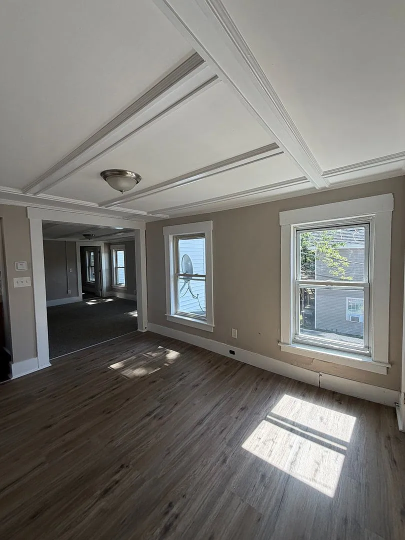 50 Elkins — Photo 4