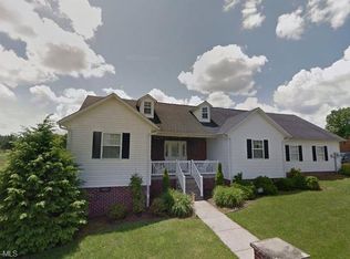 35 Pleasant View Dr, Mineral Wells, WV 26150