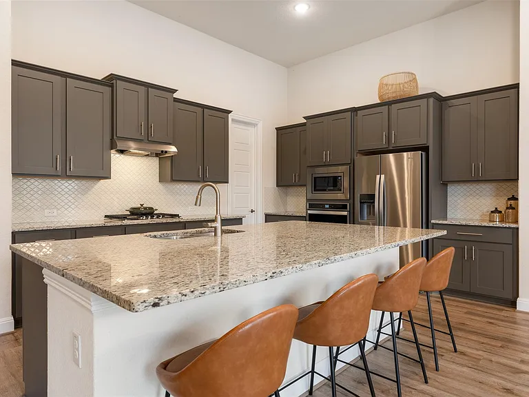 725 Millcreek Ln — Photo 13