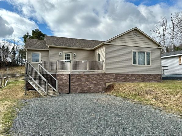 31 Daye St, Plaster Rock, NB E7G 1L2