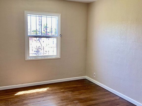 4th image of 11440 Grevillea Ave