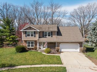 1111 Pine Ridge Ct, Normal, IL 61761