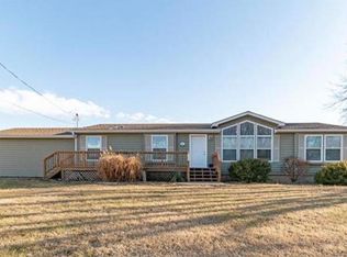 511 E 7th St, Lecompton, KS 66050