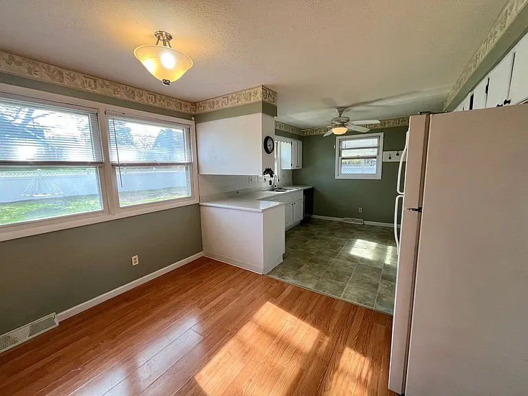 4059 Woodland Ln — Photo 3