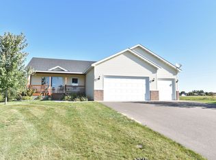 1612 18th Ct SE, Cambridge, MN 55008