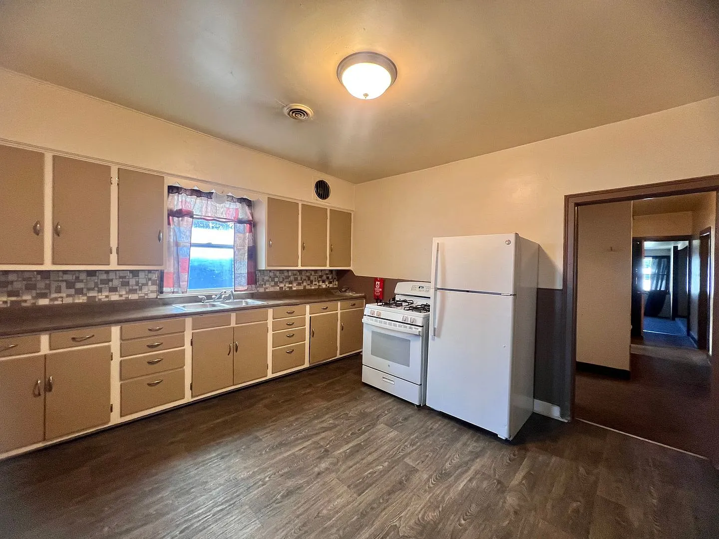 3 Bedroom Apartment For Rent — Photo 2