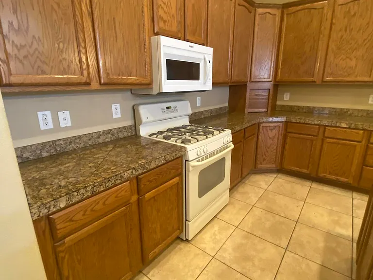 13510 W Avalon Dr — Photo 11