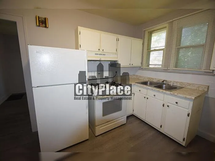 1465 W 34th St — Photo 6