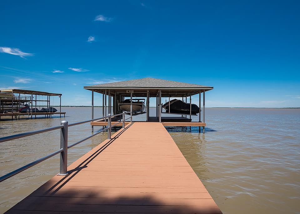 1st image of 240 Harbor Dr