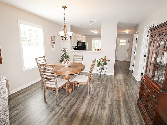 3rd image of 570 Deerchase Ct