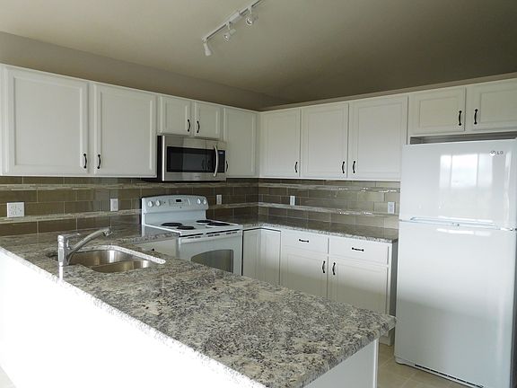 Kitchen w/granite
