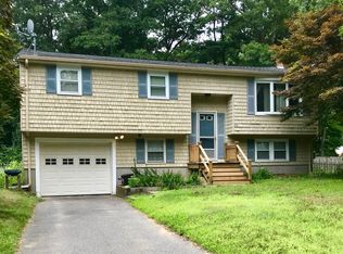 28 Elizabeth Dr, Raynham, MA 02767