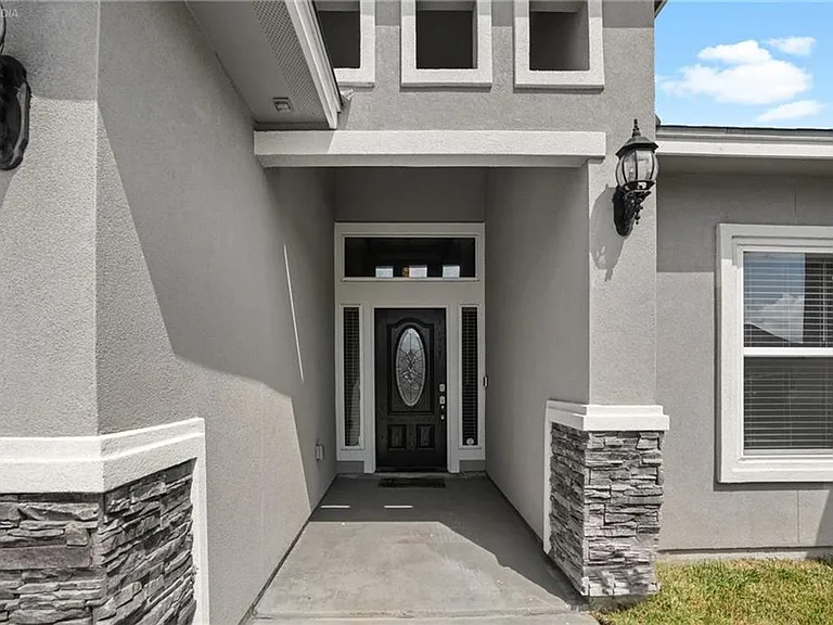 3921 Woodhouse Ln — Photo 3